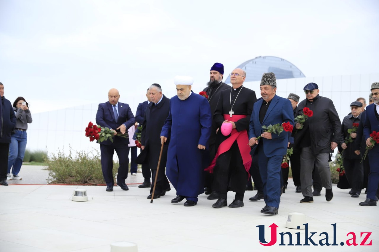 Dövlət rəsmiləri Zəfər parkını ziyarət edir - FOTOLAR (VİDEO)